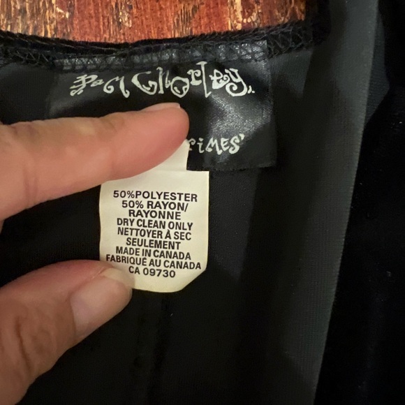 Black velour deep v cocktail dress - Picture 5 of 6